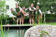 Gruppenfoto am Teich